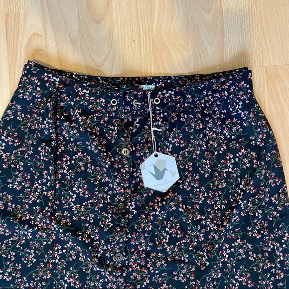 Paper Crane Midi Skirt with Belt - Picture 7 of 8